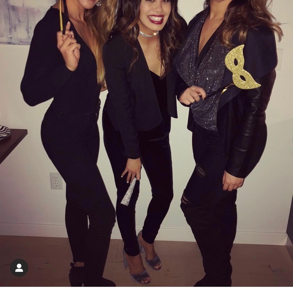 NWT Nordstrom Rack black velvet jumpsuit in S - Picture 3 of 4